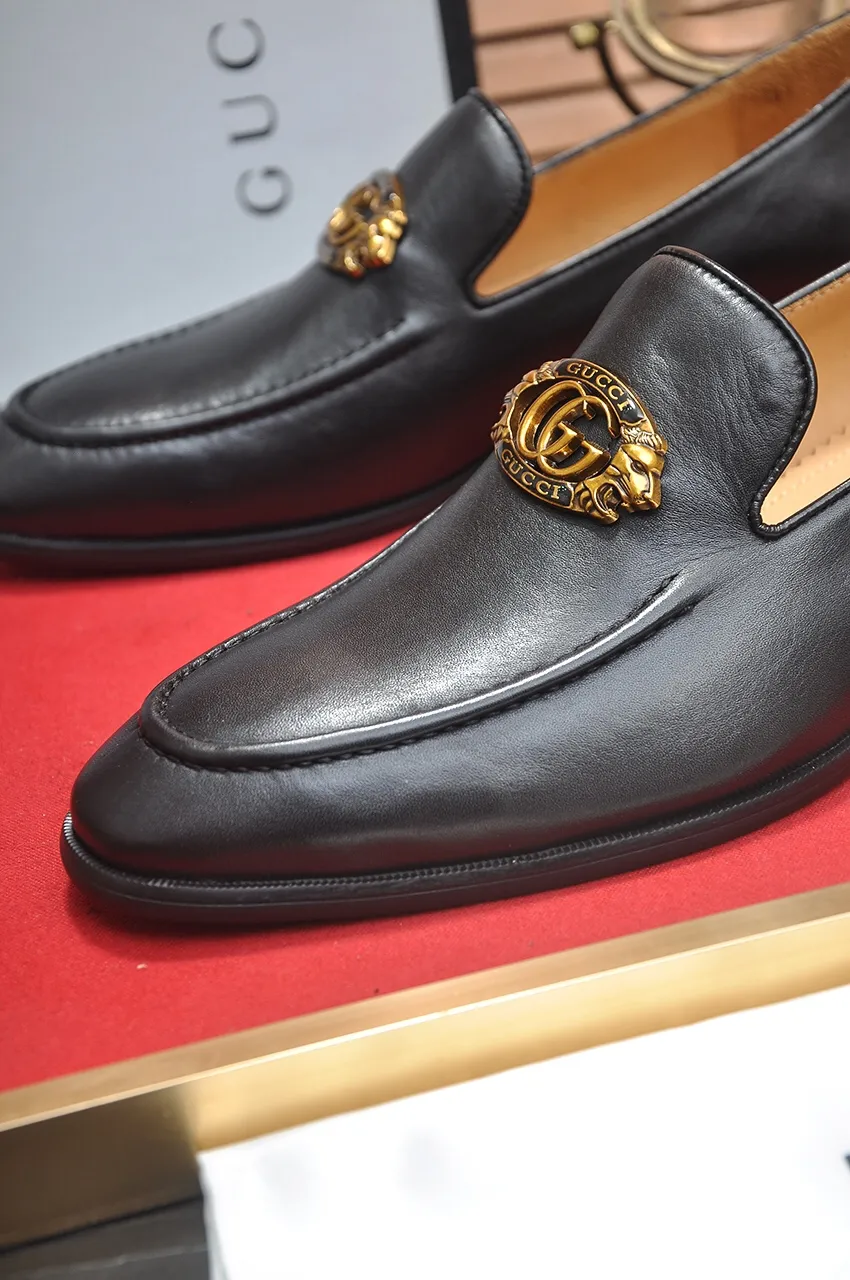 Men's shoes💰500💶Italy's top luxury men's shoe giant (GUCCI) (Gucci) (full cowhide lining) new arrival🍃Original European style🔰 Pleasant to the eye😍In order to make the shoes more durable and non-deformable🌀The production continues to follow traditional methods but there is still no lack of innovation💪Choose original sheepskin for the leather♻️ Smooth and natural And extra bright ⭐Made of imported cowhide, the first choice of rich people 38-45 (45 customized)